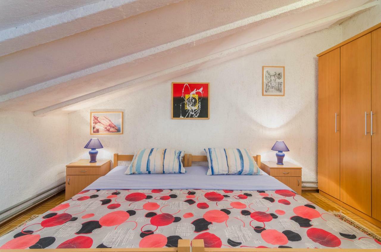 Apartments Marija & Pepa ロヴィニ エクステリア 写真