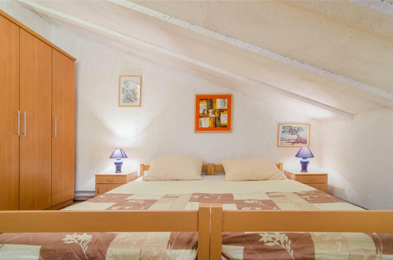Apartments Marija & Pepa ロヴィニ エクステリア 写真
