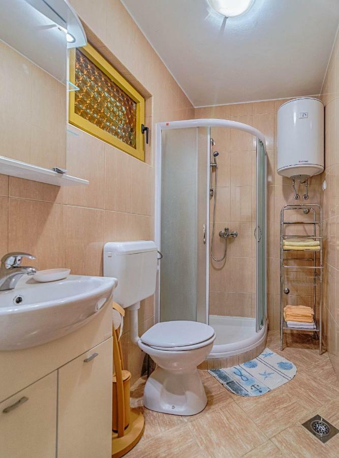 Apartments Marija & Pepa ロヴィニ エクステリア 写真